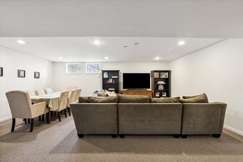 Tiny photo for 440 W Sheridan Place, Lake Bluff, IL 60044 (MLS # 12578353)