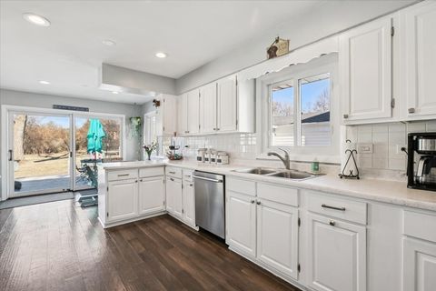 Tiny photo for 440 W Sheridan Place, Lake Bluff, IL 60044 (MLS # 12578353)