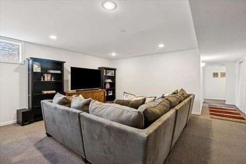 Tiny photo for 440 W Sheridan Place, Lake Bluff, IL 60044 (MLS # 12578353)