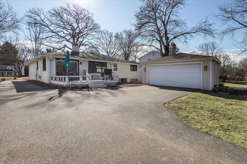 Tiny photo for 440 W Sheridan Place, Lake Bluff, IL 60044 (MLS # 12578353)