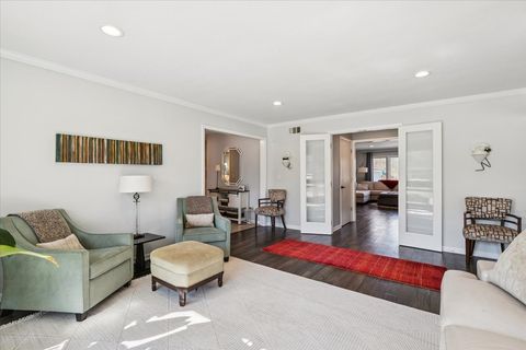 Tiny photo for 440 W Sheridan Place, Lake Bluff, IL 60044 (MLS # 12578353)