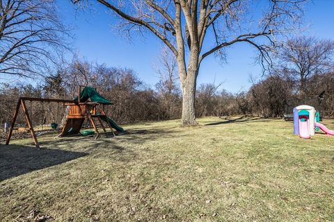 Tiny photo for 440 W Sheridan Place, Lake Bluff, IL 60044 (MLS # 12578353)