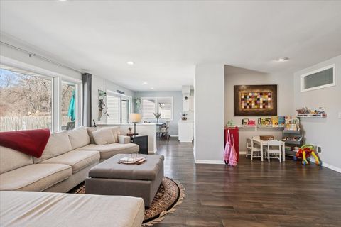 Tiny photo for 440 W Sheridan Place, Lake Bluff, IL 60044 (MLS # 12578353)