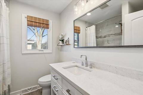 Tiny photo for 440 W Sheridan Place, Lake Bluff, IL 60044 (MLS # 12578353)