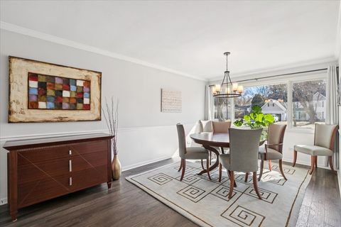 Tiny photo for 440 W Sheridan Place, Lake Bluff, IL 60044 (MLS # 12578353)