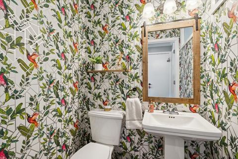 Tiny photo for 440 W Sheridan Place, Lake Bluff, IL 60044 (MLS # 12578353)