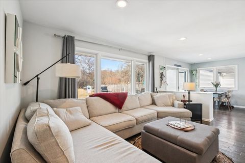 Tiny photo for 440 W Sheridan Place, Lake Bluff, IL 60044 (MLS # 12578353)