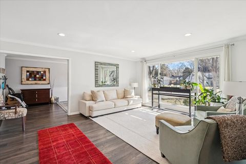 Tiny photo for 440 W Sheridan Place, Lake Bluff, IL 60044 (MLS # 12578353)