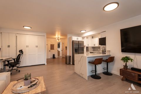 Tiny photo for 2909 N Sheridan Road #407, Chicago, IL 60657 (MLS # 12589216)