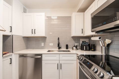 Tiny photo for 2909 N Sheridan Road #407, Chicago, IL 60657 (MLS # 12589216)