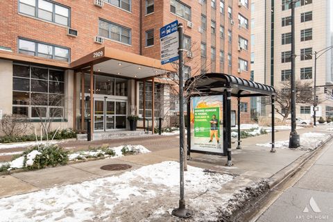 Tiny photo for 2909 N Sheridan Road #407, Chicago, IL 60657 (MLS # 12589216)