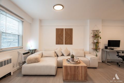 Tiny photo for 2909 N Sheridan Road #407, Chicago, IL 60657 (MLS # 12589216)