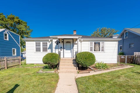Photo of 924 Broadway Avenue, North Chicago, IL 60064 (MLS # 12748620)
