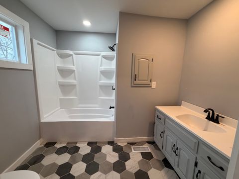 Tiny photo for 1024 S Warren Street, Peoria, IL 61605 (MLS # 12554605)