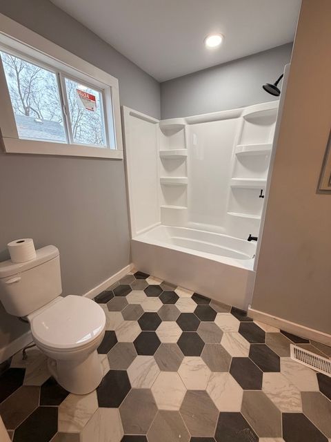 Tiny photo for 1024 S Warren Street, Peoria, IL 61605 (MLS # 12554605)