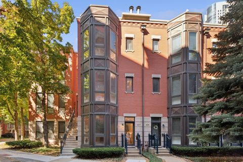 407 N CLINTON Street Chicago IL 60654