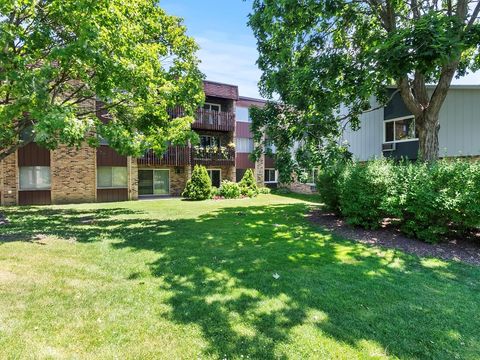 Tiny photo for 940 E Old Willow Road #305, Prospect Heights, IL 60070 (MLS # 12461376)