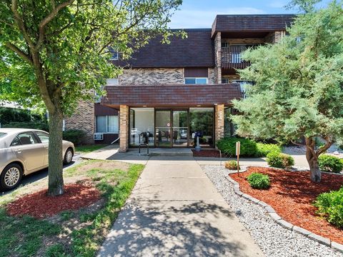 Photo of 940 E Old Willow Road #305, Prospect Heights, IL 60070 (MLS # 12461376)