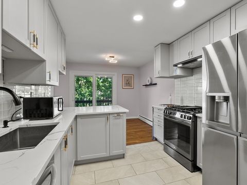 Tiny photo for 940 E Old Willow Road #305, Prospect Heights, IL 60070 (MLS # 12461376)