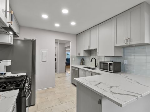 Tiny photo for 940 E Old Willow Road #305, Prospect Heights, IL 60070 (MLS # 12461376)