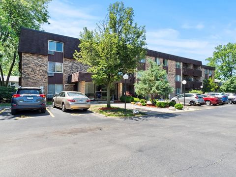 Tiny photo for 940 E Old Willow Road #305, Prospect Heights, IL 60070 (MLS # 12461376)