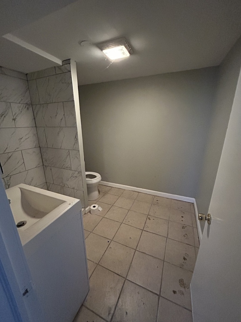 8211 S Saginaw Avenue