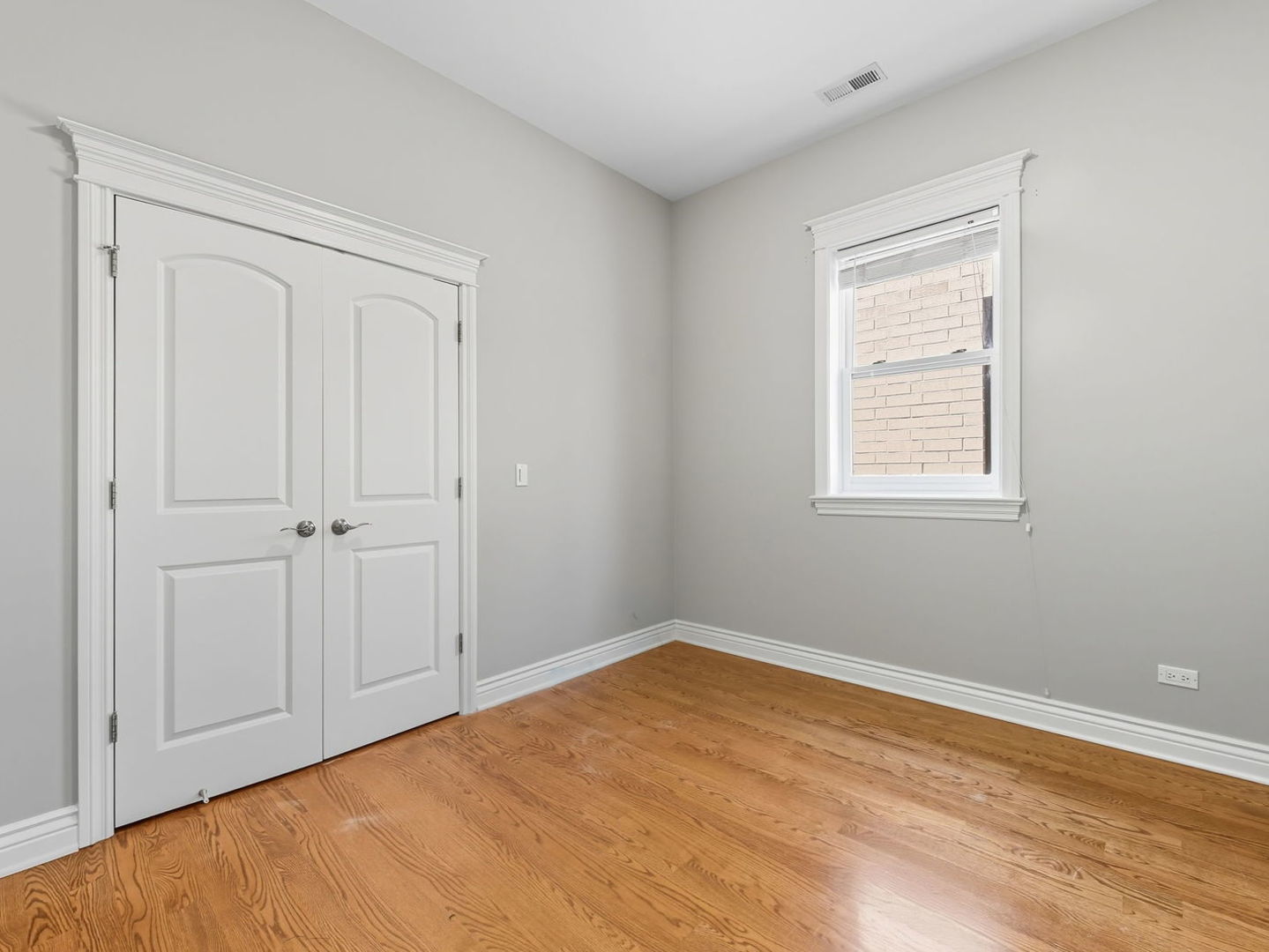 Chicago, Illinois 60607, United States, 3 Bedrooms Bedrooms, ,2 BathroomsBathrooms,Residential,Active,243961