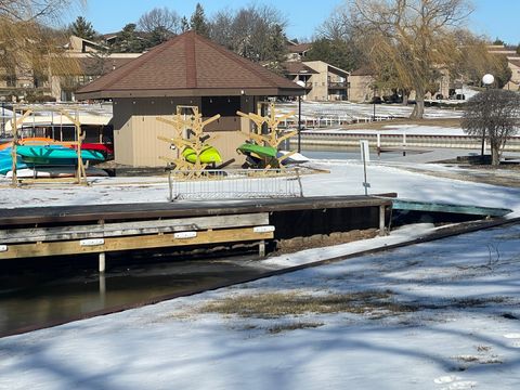 Tiny photo for 45 Nassau Colony #4, Fox Lake, IL 60020 (MLS # 12475685)