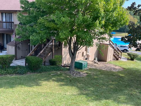 Tiny photo for 45 Nassau Colony #4, Fox Lake, IL 60020 (MLS # 12475685)