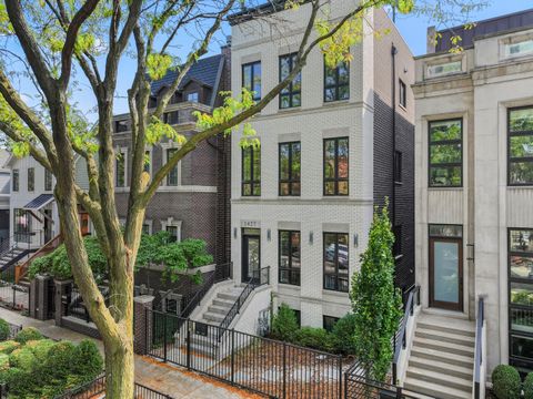 Photo of 1427 W Wrightwood Avenue #2, Chicago, IL 60614 (MLS # 12475272)