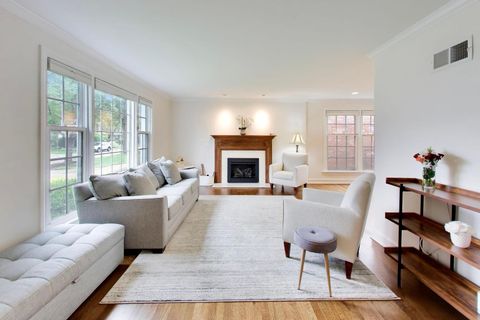 Tiny photo for 434 S Beverly Lane, Arlington Heights, IL 60005 (MLS # 12659910)