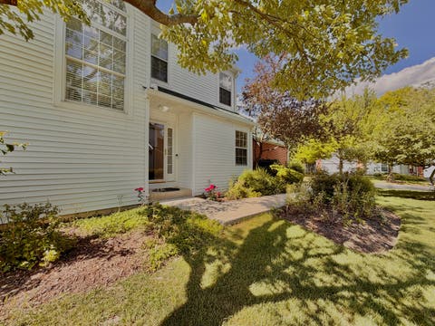Tiny photo for 110 Pembroke Circle, Lake Bluff, IL 60044 (MLS # 12677145)
