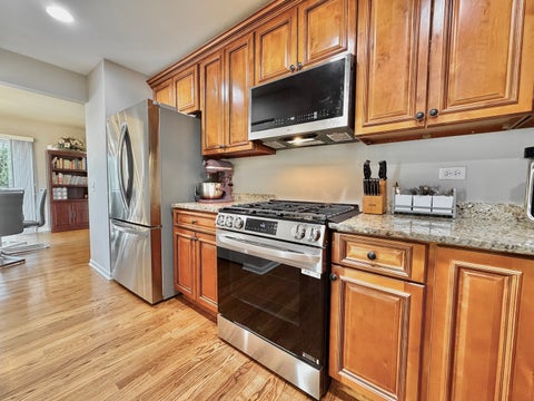 Tiny photo for 110 Pembroke Circle, Lake Bluff, IL 60044 (MLS # 12677145)