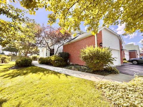 Photo of 110 Pembroke Circle, Lake Bluff, IL 60044 (MLS # 12677145)
