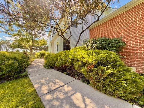 Tiny photo for 110 Pembroke Circle, Lake Bluff, IL 60044 (MLS # 12677145)