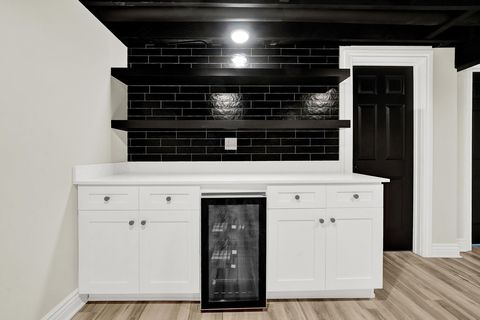 Tiny photo for 15056 Wabash Avenue, South Holland, IL 60473 (MLS # 12600985)