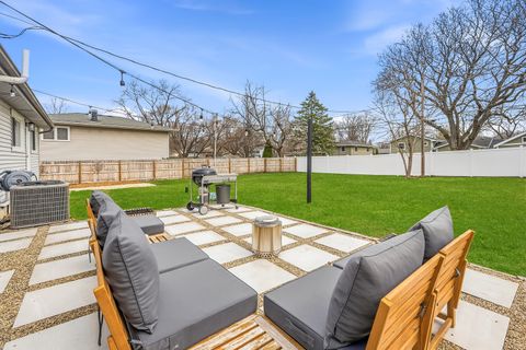 Tiny photo for 6213 Leonard Avenue, Downers Grove, IL 60516 (MLS # 12601666)