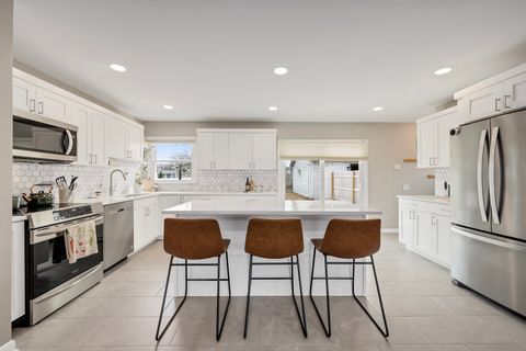 Tiny photo for 6213 Leonard Avenue, Downers Grove, IL 60516 (MLS # 12601666)