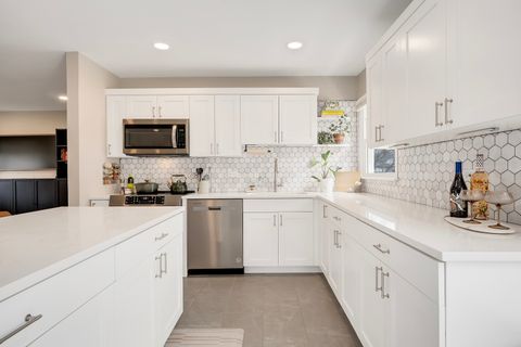 Tiny photo for 6213 Leonard Avenue, Downers Grove, IL 60516 (MLS # 12601666)