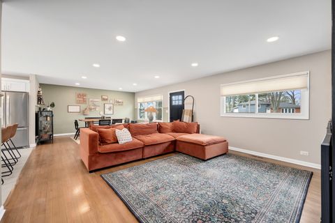 Tiny photo for 6213 Leonard Avenue, Downers Grove, IL 60516 (MLS # 12601666)