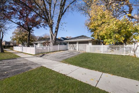 Tiny photo for 101 N Pine Street, Mount Prospect, IL 60056 (MLS # 12501414)