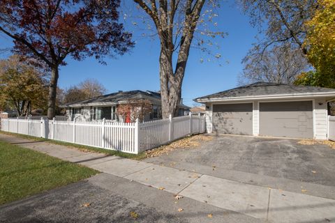 Tiny photo for 101 N Pine Street, Mount Prospect, IL 60056 (MLS # 12501414)