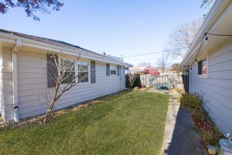 Tiny photo for 101 N Pine Street, Mount Prospect, IL 60056 (MLS # 12501414)