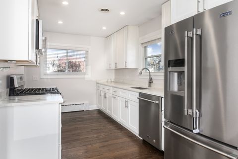 Tiny photo for 101 N Pine Street, Mount Prospect, IL 60056 (MLS # 12501414)