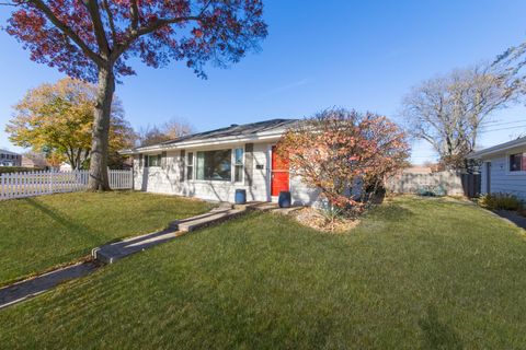 Tiny photo for 101 N Pine Street, Mount Prospect, IL 60056 (MLS # 12501414)