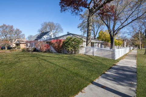 Tiny photo for 101 N Pine Street, Mount Prospect, IL 60056 (MLS # 12501414)