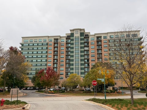 Photo of 6420 Double Eagle Drive #302, Woodridge, IL 60517 (MLS # 12787467)
