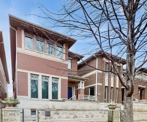 Photo of 1416 S EMERALD Avenue, Chicago, IL 60607 (MLS # 12418743)
