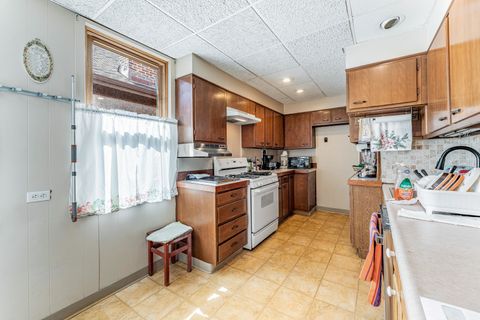 Tiny photo for 7533 N Ridge Boulevard, Chicago, IL 60645 (MLS # 12601487)