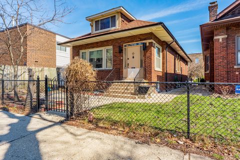 Tiny photo for 7533 N Ridge Boulevard, Chicago, IL 60645 (MLS # 12601487)